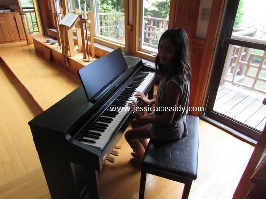 photo Playing the piano_zpss7cl9x4l.jpg