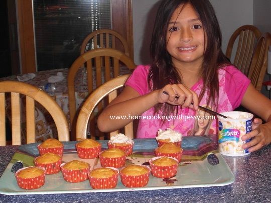 after 23 minutes, my confetti cupcakes are done and am ready to put some frosting and sprinkles on top