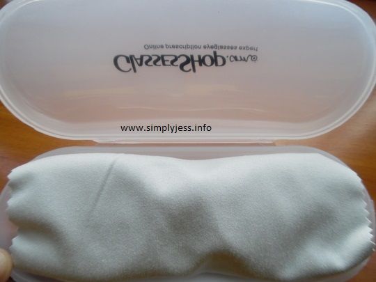 Glasses Shop orders come with a cloth to keep your glasses clean and safe