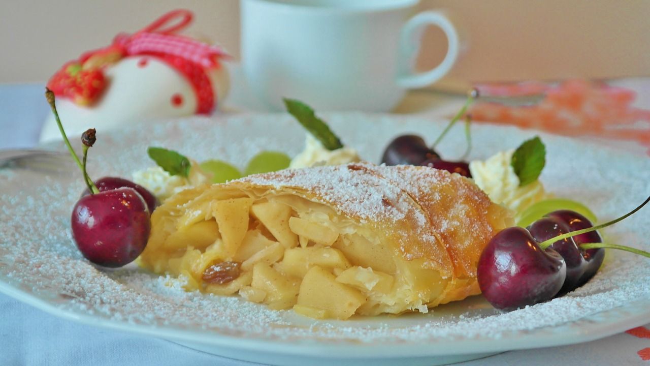 Apple strudel